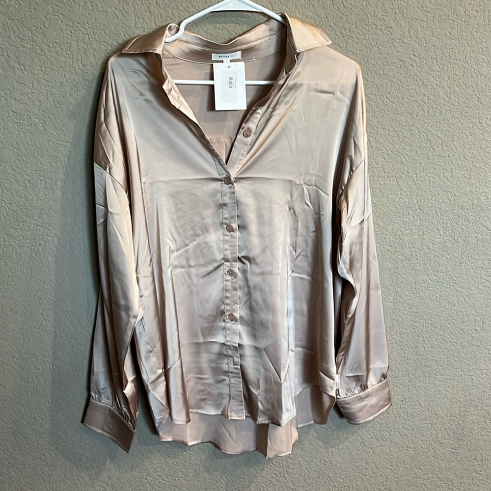Champagne/tan silky satin set. Size small.